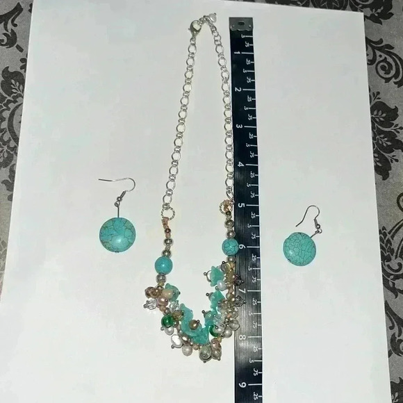 Necklace and earrings set beaded with turquoise colored matching French hooks - Picture 7 of 10